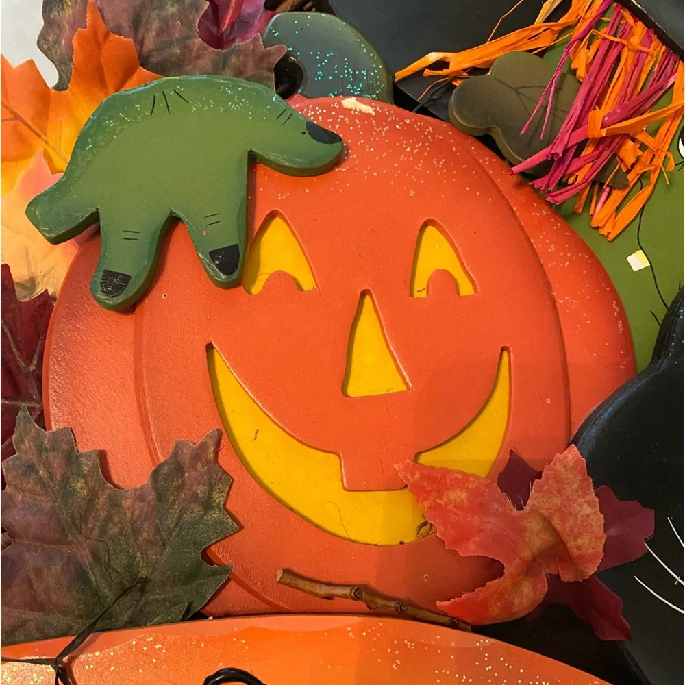 Fall/HALLOWEEN THEMED GRAPEVINE WREATH